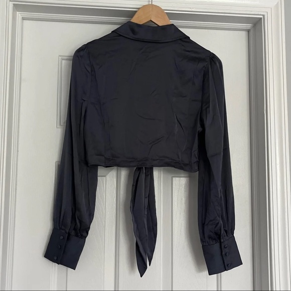 ❌SOLD❌ Kittenish tie front cropped top 🐱 - Picture 4 of 8